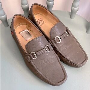 Phat Classic Gray Slip-On Loafers with Leather Material and Moccasin Style